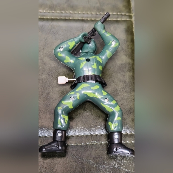 SCHYLLING ,NORTH ANDOVER MA. WIND UP MOVABLE, CRAWLING ARMY MAN WITH GRENADE. - Picture 5 of 8